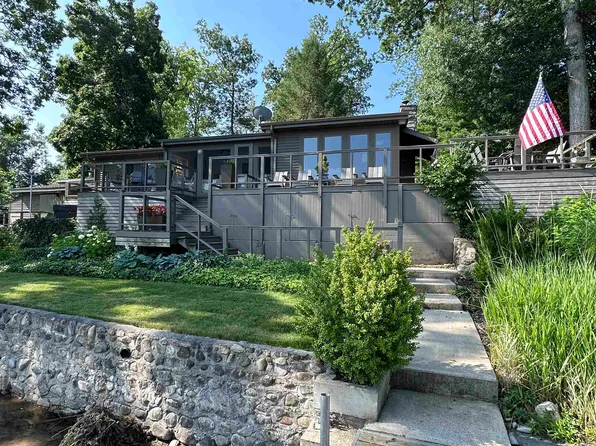 9360 E Promontory Point Dr, Syracuse, IN 46567
