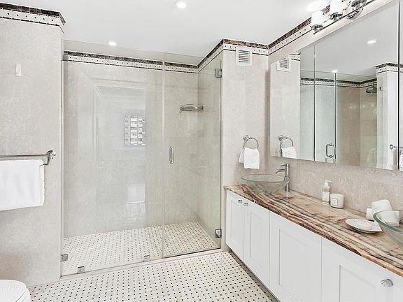 5th image of 30 W 63rd St #28AB