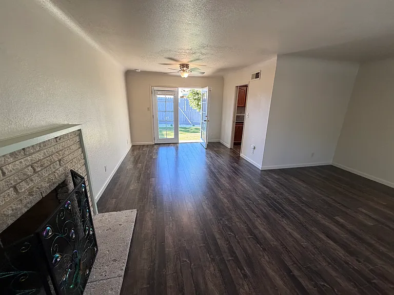 living room/dining room