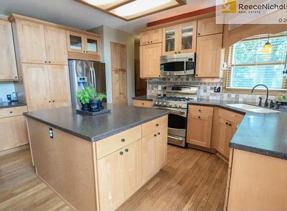 AMAZING custom kitchen!!