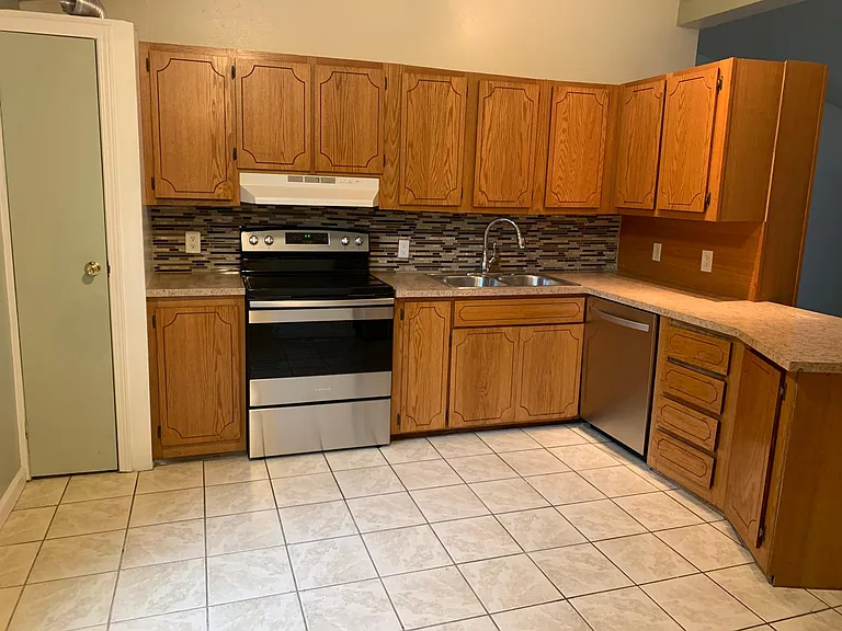 705 Maple St #A — Photo 8