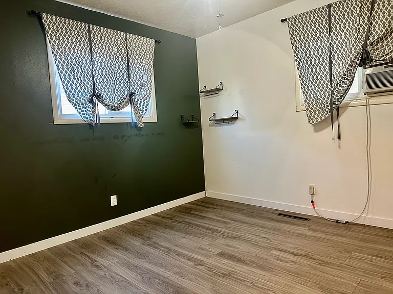 247 Riverside Dr — Photo 6