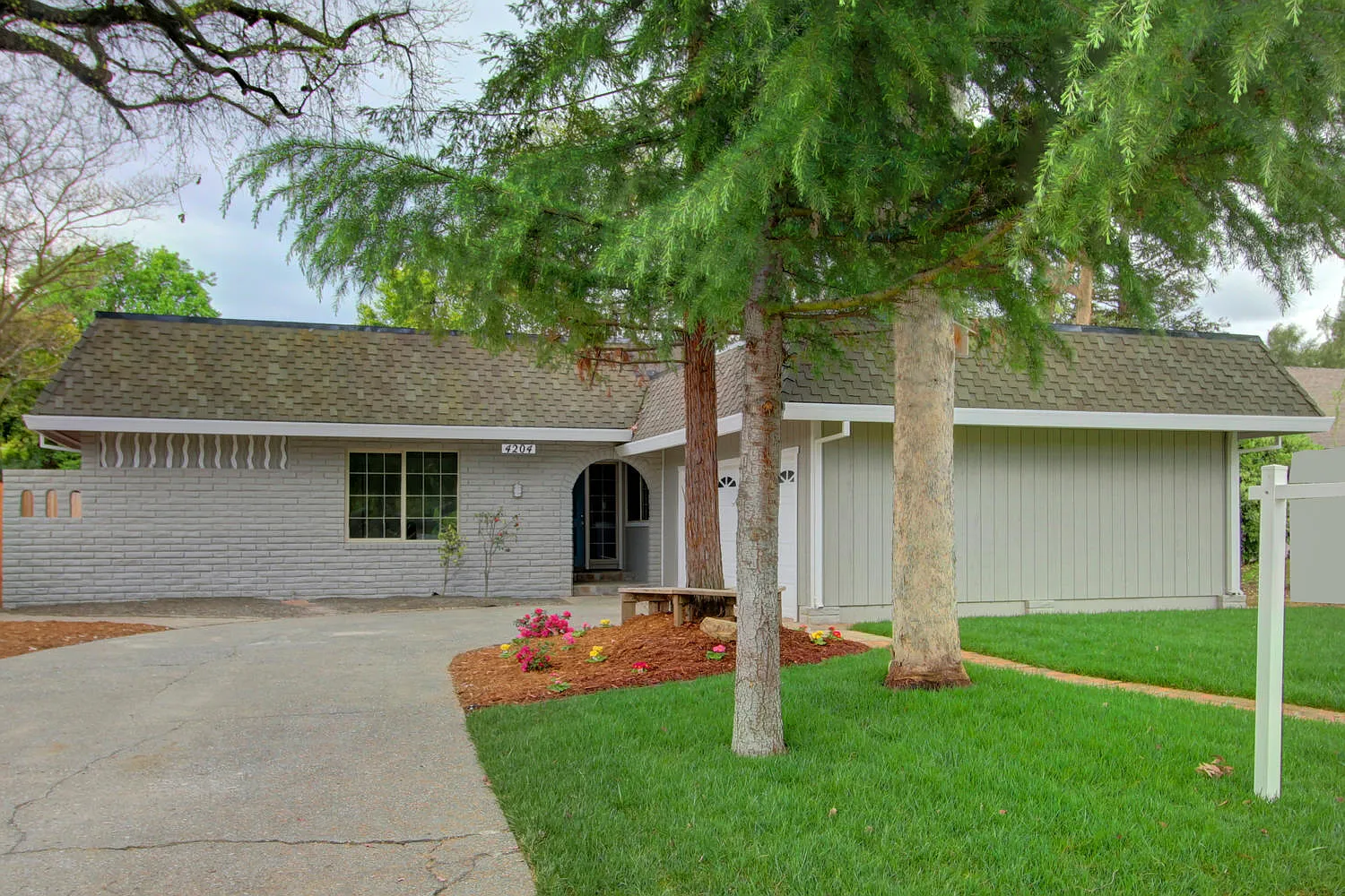 4204 Vista Way photo 1