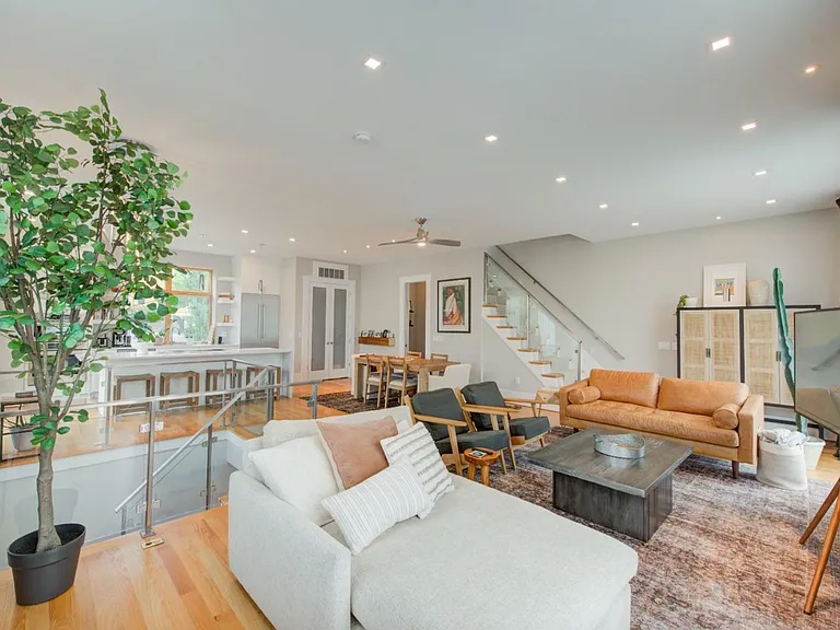 328 Mulberry St — Photo 13