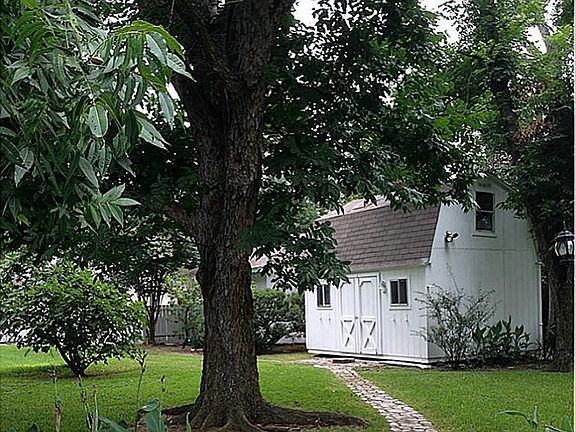 Property includes a detached Bonus building, perfect for use as a studio, children's playhouse, or e