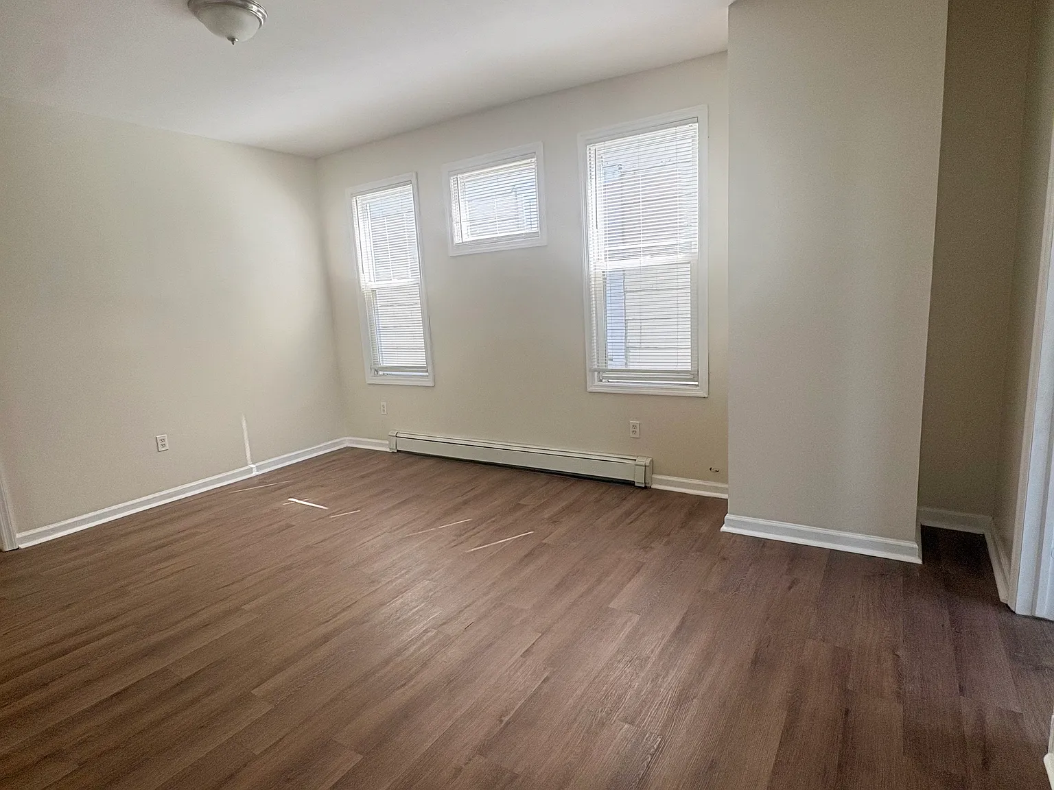 3 bed, $1,950 — Photo 2