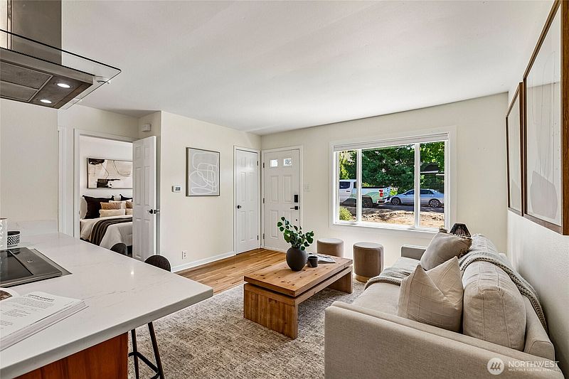 5th image of 9227 Palatine Avenue N