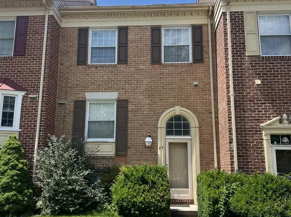 26 Valley Crossing Cir, Cockeysville, MD 21030