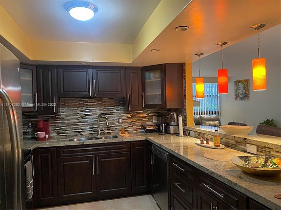 5th image of 200 Leslie Dr APT 225