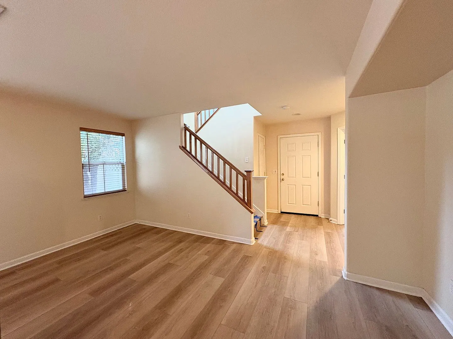 Gated 3 Bedrooms + den/optional 4th + open loft, 2.5 baths in Pittsburg — Photo 2
