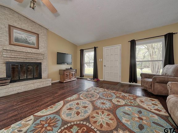3rd image of 531 Dogwood Ln