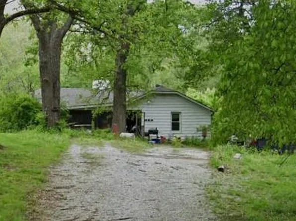 824 N Allen Rd, Independence, MO 64050