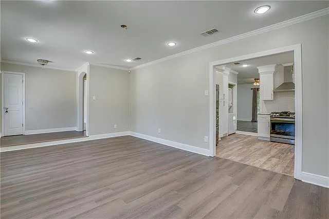 5240 Ithaca St — Photo 5