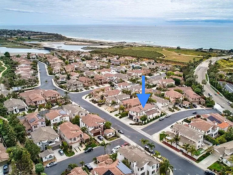 3 blocks from the beach
