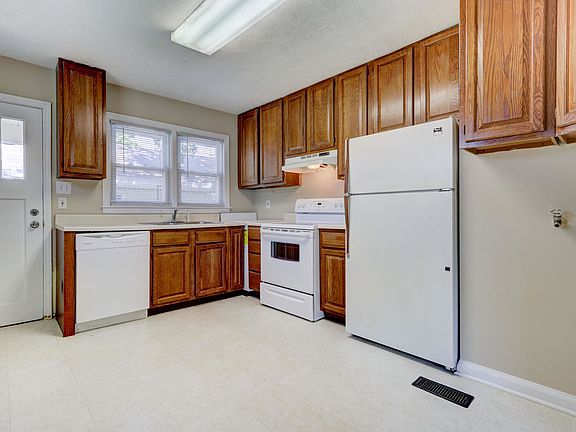 5th image of 3310 Fontana St