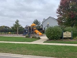 4th image of 545 W Barberry Cir