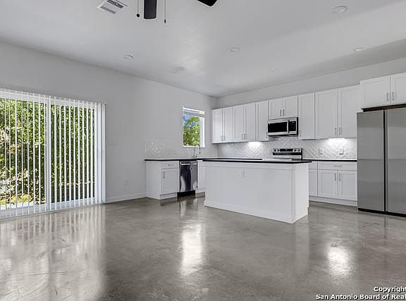 4th image of 927 Piedmont Ave