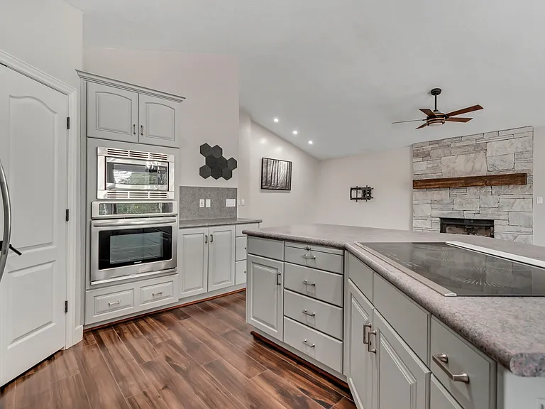 2154 E Wasatch Blvd — Photo 44