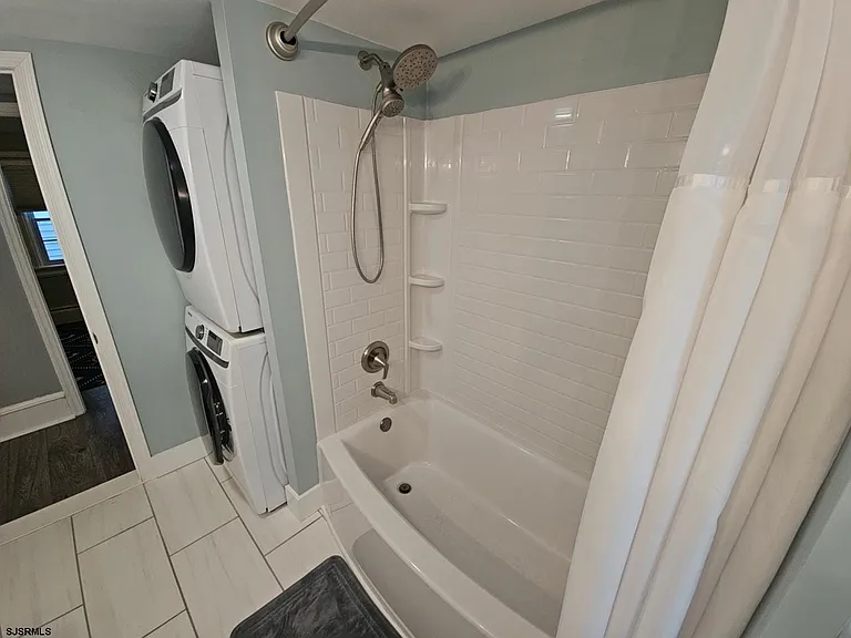 111 N Sacramento Ave — Photo 29