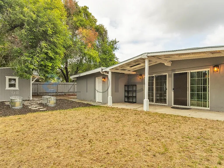 717 Pebble Dr — Photo 22