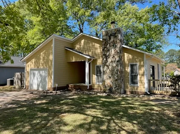 1046 Tyler Dr, Fayetteville, NC 28314