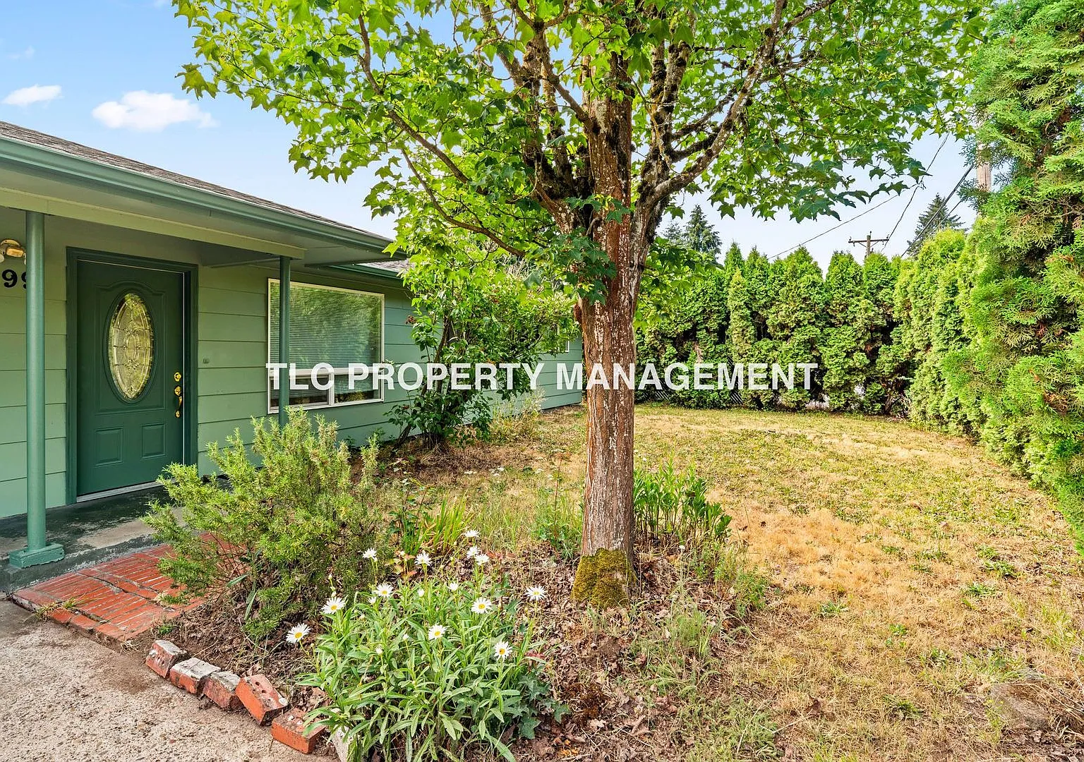 3bd/1bath duplex off Barger available now — Photo 1