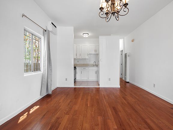 2nd image of 908 S Kenmore Ave APT 1