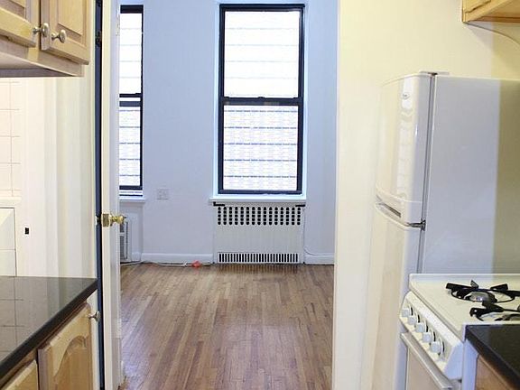 4th image of 111 W 68th St APT 3A
