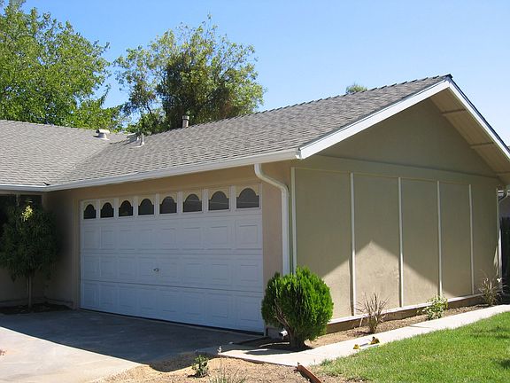 Double size garage with Roll-up Door