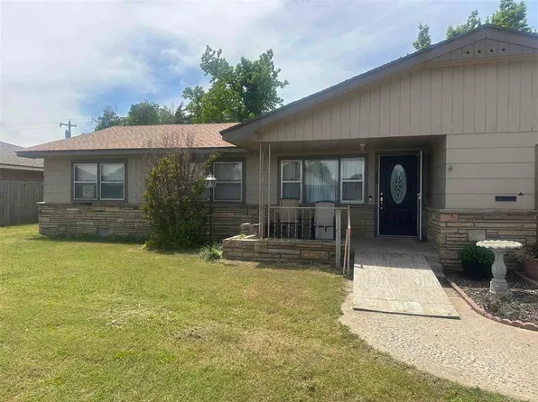 935 N 7th St, Blackwell, OK 74631