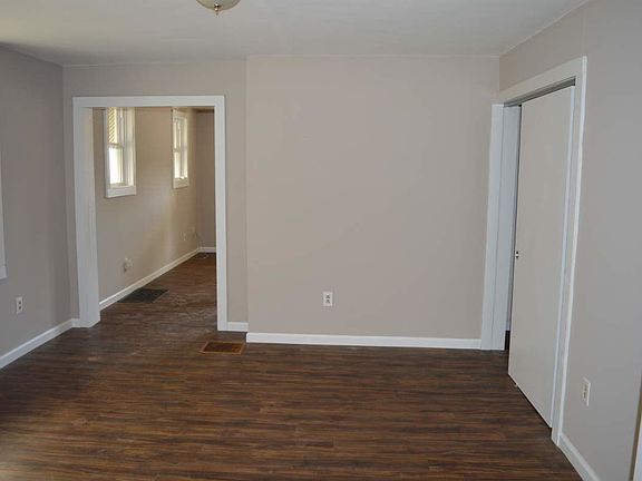 3rd image of 1327 Holman Ave