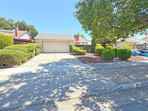 1768 Loch Ness Way Photo 1 1768 Loch Ness Way Photo 1