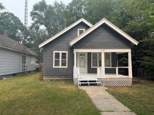 1757 Smith St, Muskegon, MI 49442