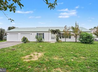 131 Camelot Dr, Chambersburg, PA 17202