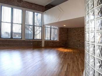 3rd image of 1012 N Milwaukee Ave #2