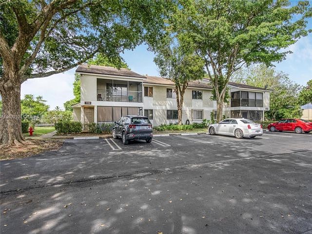 1st image of 709 Gardens Dr APT 101