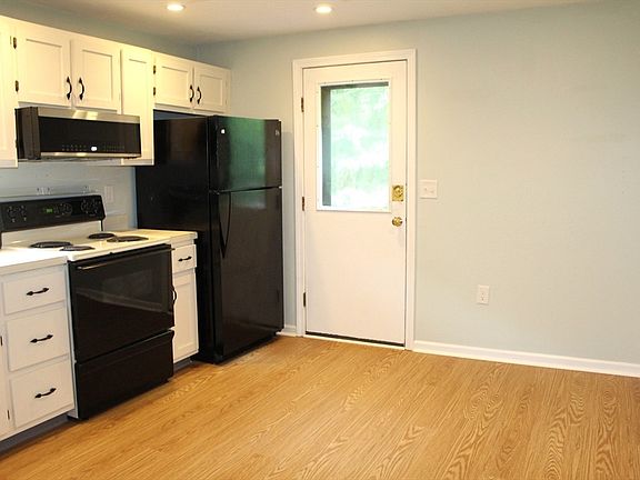 3rd image of 590 Dedham St #590