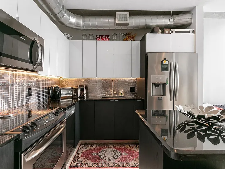 690 SW 1st Ct #Penthouse II17 — Photo 11