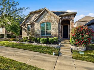 904 10th St, Roanoke, TX 76226