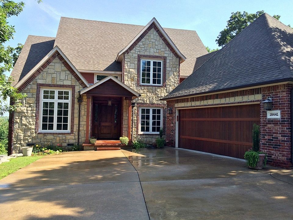 1st image of 18441 Woodcrest Ln