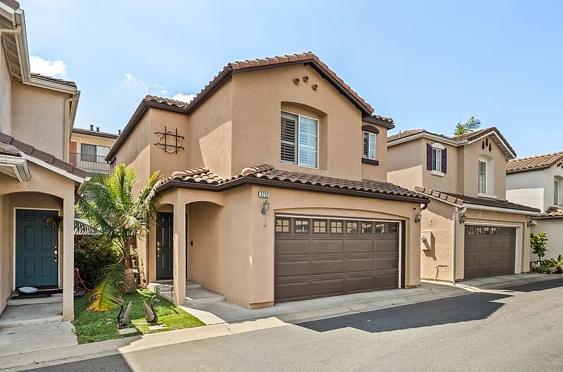 3 bed, 2.0 bath, $4,500 — Photo 2