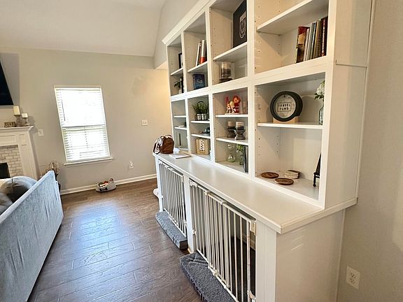 4th image of 2607 Dawnwood Cir N