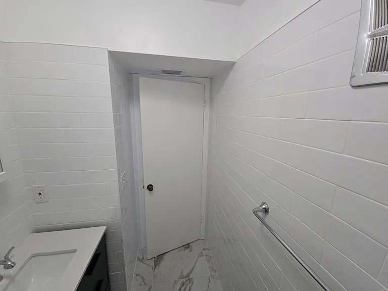 2500 Harn Blvd #E9 — Photo 10