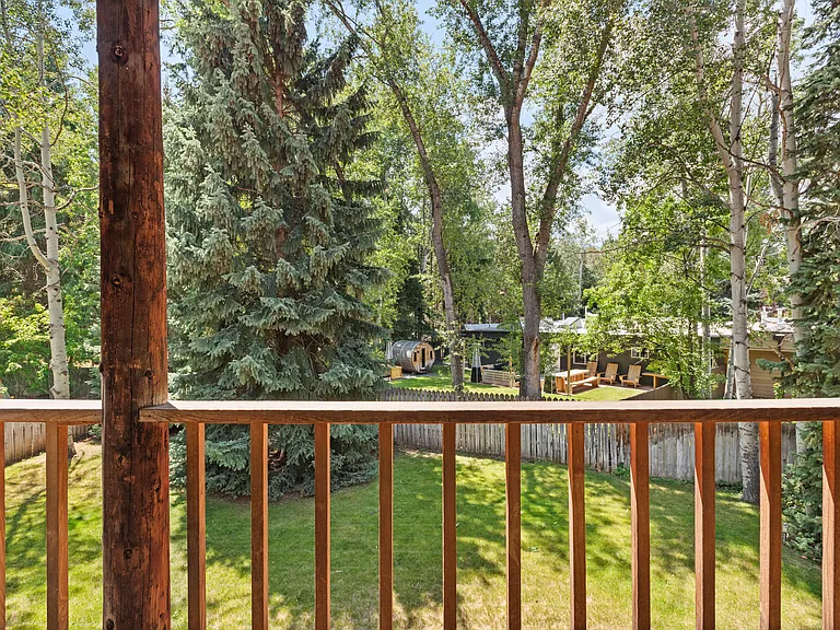 1375 Snowbunny Ln — Photo 9