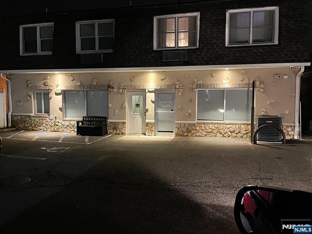 1 bed, 1.0 bath, $2,100 — Photo 2