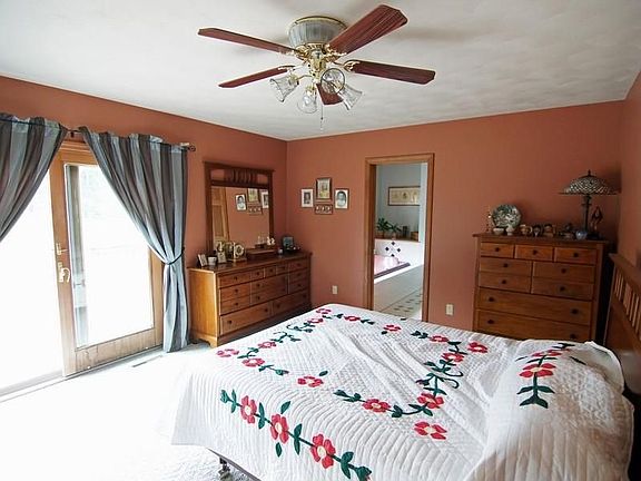 69 Laurel Drive - Master Bedroom