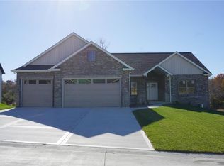 176 Stonebridge Bluff Dr, Maryville, IL 62062