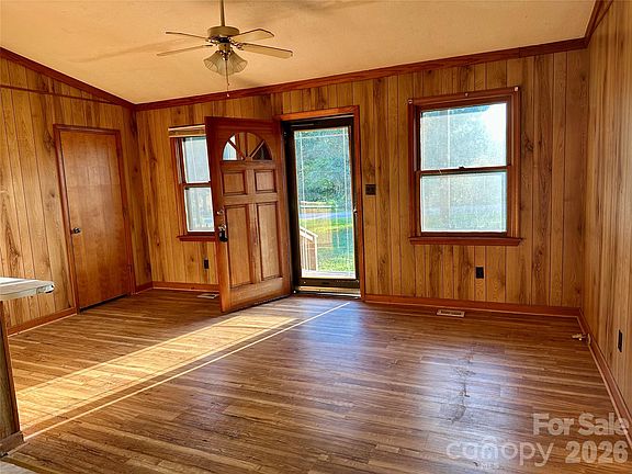 4th image of 5025 Pecan Dr