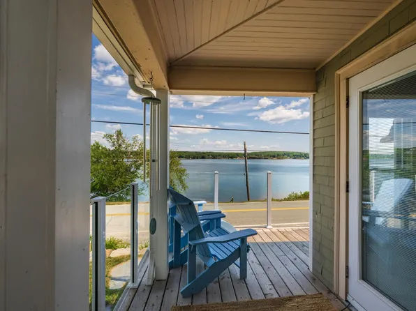 958 Main St, Mahone Bay, NS B0J 2E0