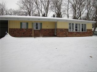 11371 E Shore Dr, Whitmore Lake, MI 48189